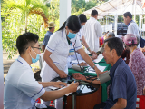 Khám bệnh và cấp thuốc miễn phí cho gần 500 bệnh nhân nghèo, gia đình chính sách xã Tân Lộc Đông, huyện Thới Bình, tỉnh Cà Mau